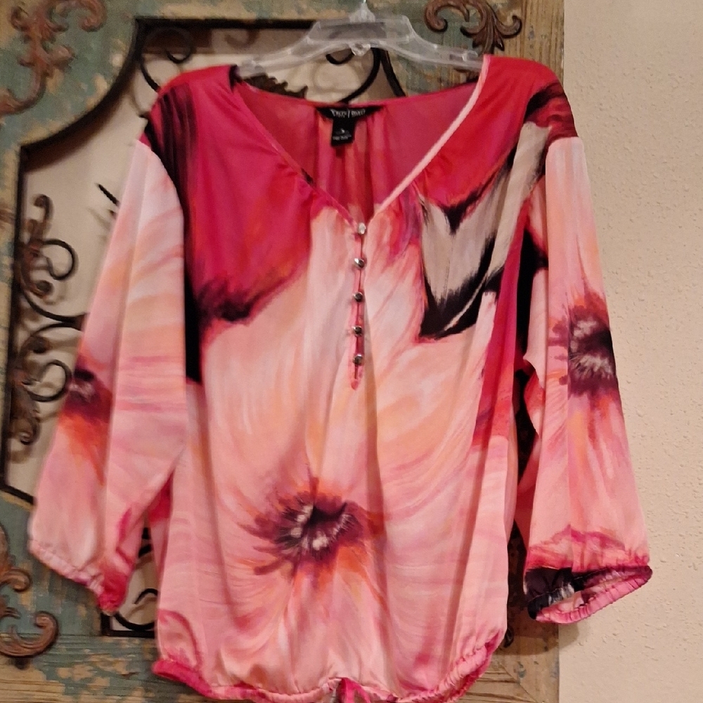 White House Black Market Pink Floral Blouse.  NWOT Size Small